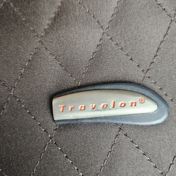 Travelon Quilted Microfiber Brown Shoulder Bag with accessories - Picture 2 of 13